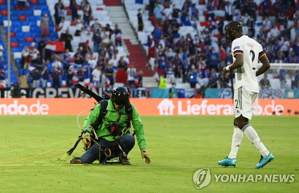 SOCCER-EURO-FRA-GER/REPORT