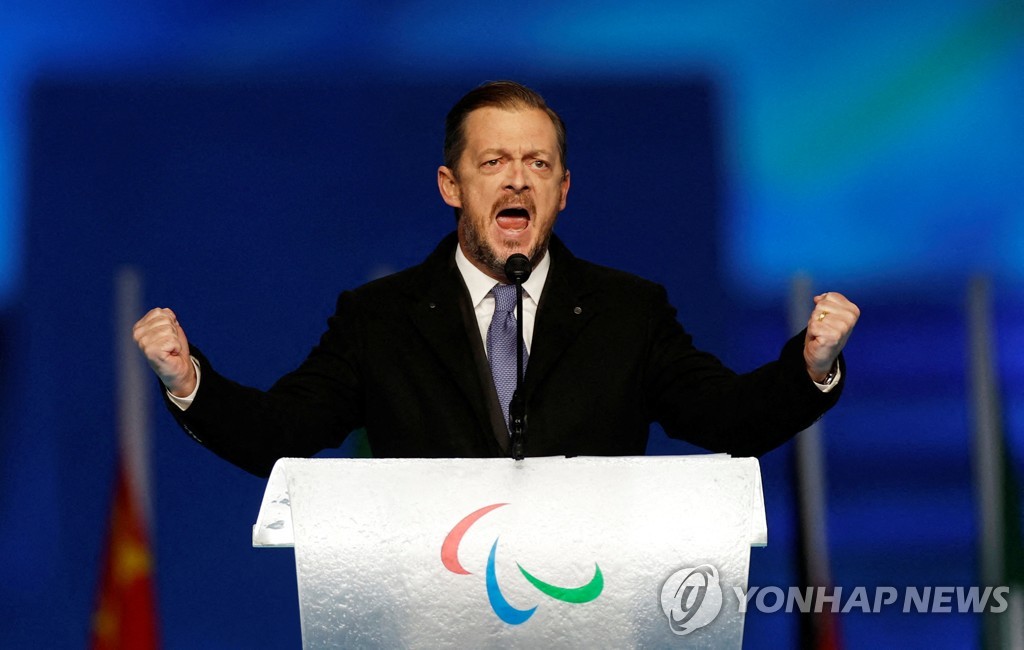 베이징 패럴림픽 개회식에서 '평화' 외치는 앤드루 파슨스 IPC 위원장