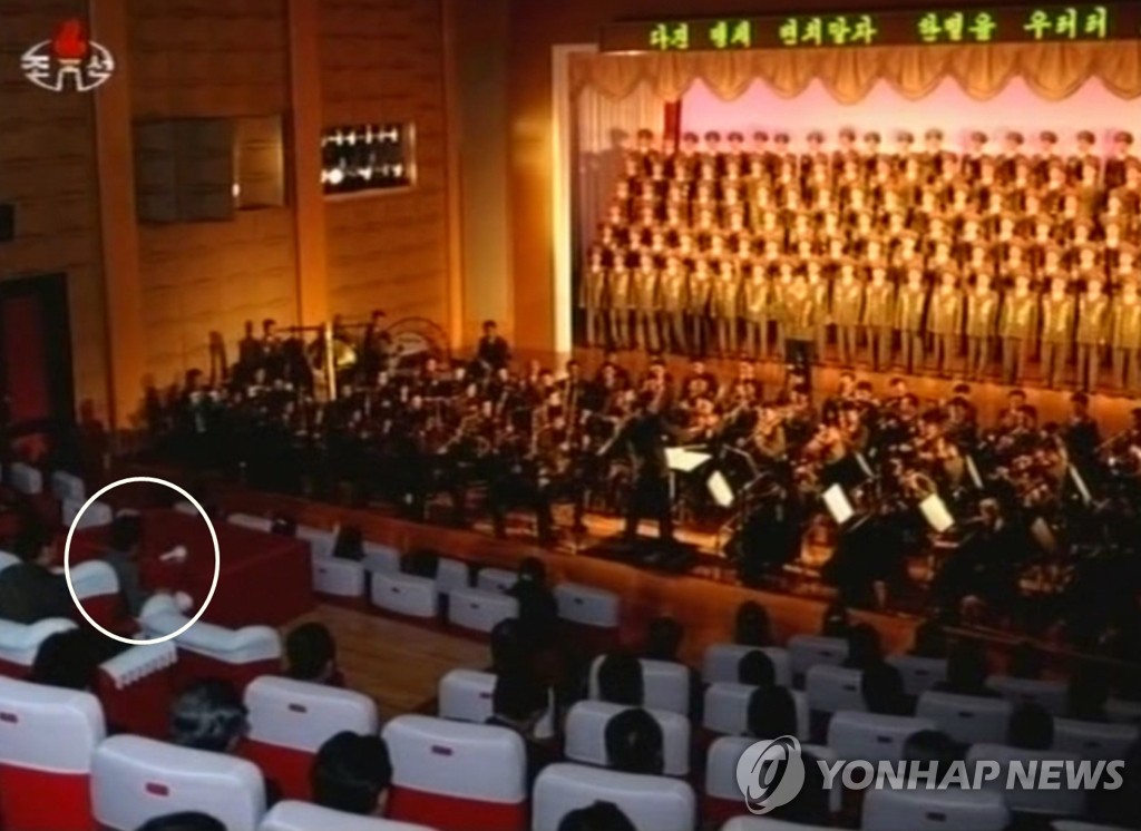 KT. 北김정일, 25일 공훈국가합창단 공연 관람