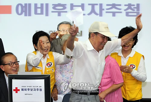 이산가족상봉 남측 상봉단 선정을 위한 후보자 컴퓨터 추첨(연합뉴스 자료사진)
