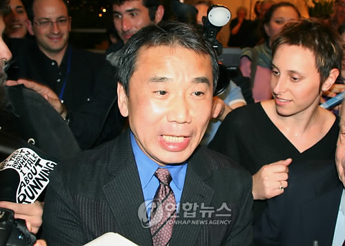 일본의 인기 소설가 무라카미 하루키(도쿄 교도=연합뉴스DB)