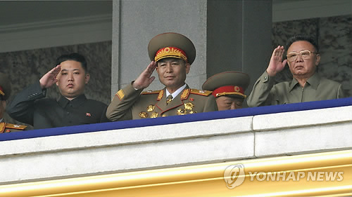 北 열병식장의 김정일과 김정은