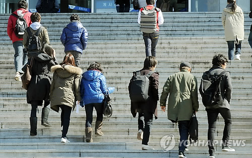 하반기부터 7%대 금리 학자금대출 2%대로 전환가능 - 1