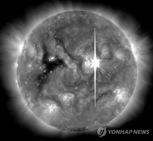 올해 다섯번째 대규모 태양흑점 폭발