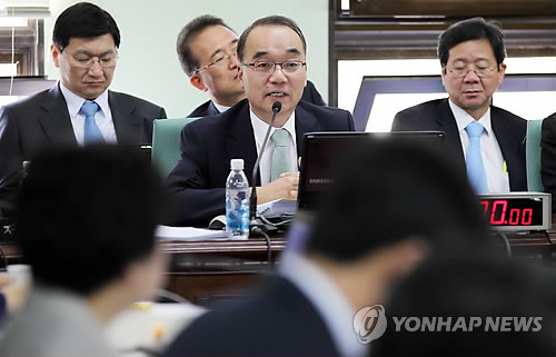 <2011 국감> 답변하는 박재완 장관