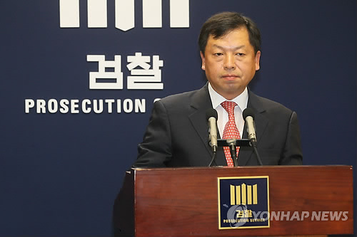 질문받는 공상훈 검사