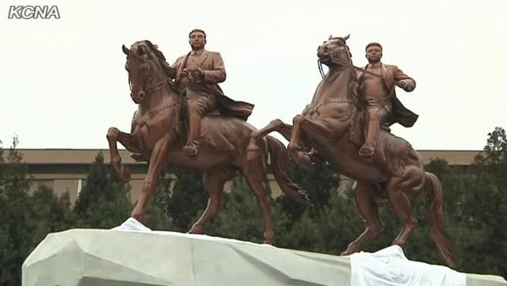 김정일 동상 제막식