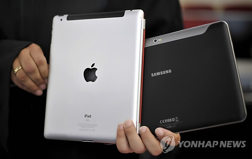 삼성전자와 애플 태블릿PC(AP=연합뉴스, 자료사진)