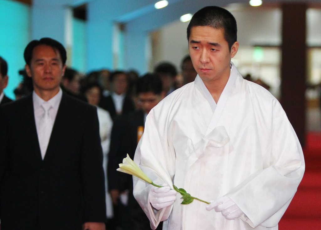 상복입은 문형진 통일교 세계회장
