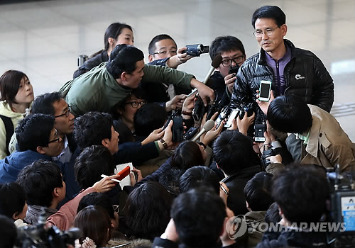 개성공단 관계자에게 몰려든 취재진