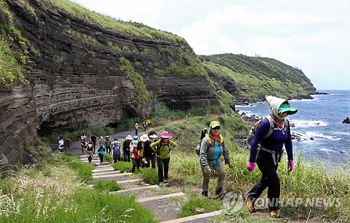 화산 폭발 흔적 간직한 제주 수월봉