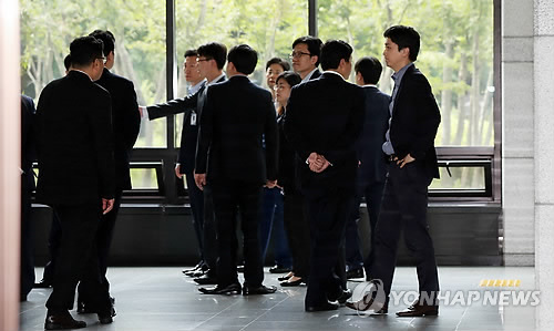 침통한 분위기의 검찰