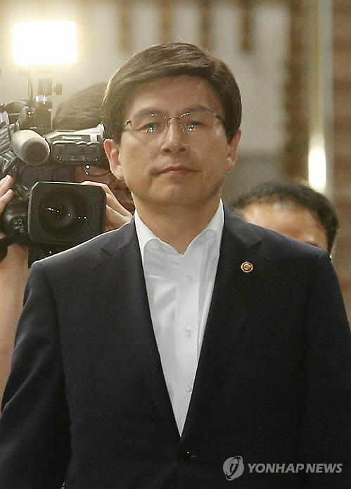 업무 마친 황교안 법무부 장관