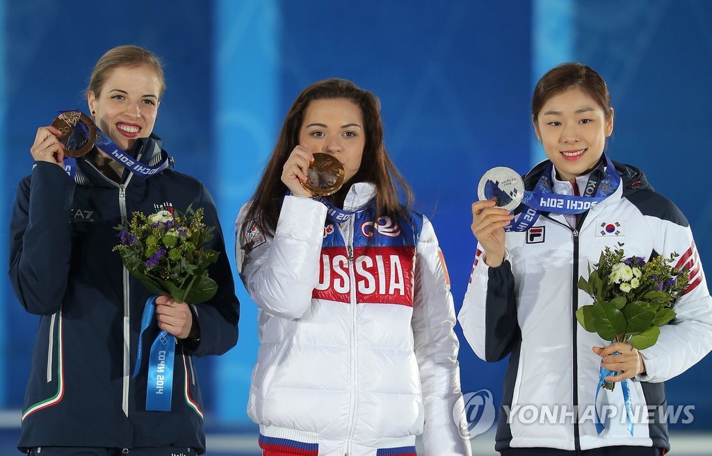 2014년 소치 동계올림픽 피겨 메달리스트. 왼쪽부터 코스트너, 소트니코바, 김연아.