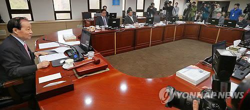 회의 주재하는 이경재 방통위원장