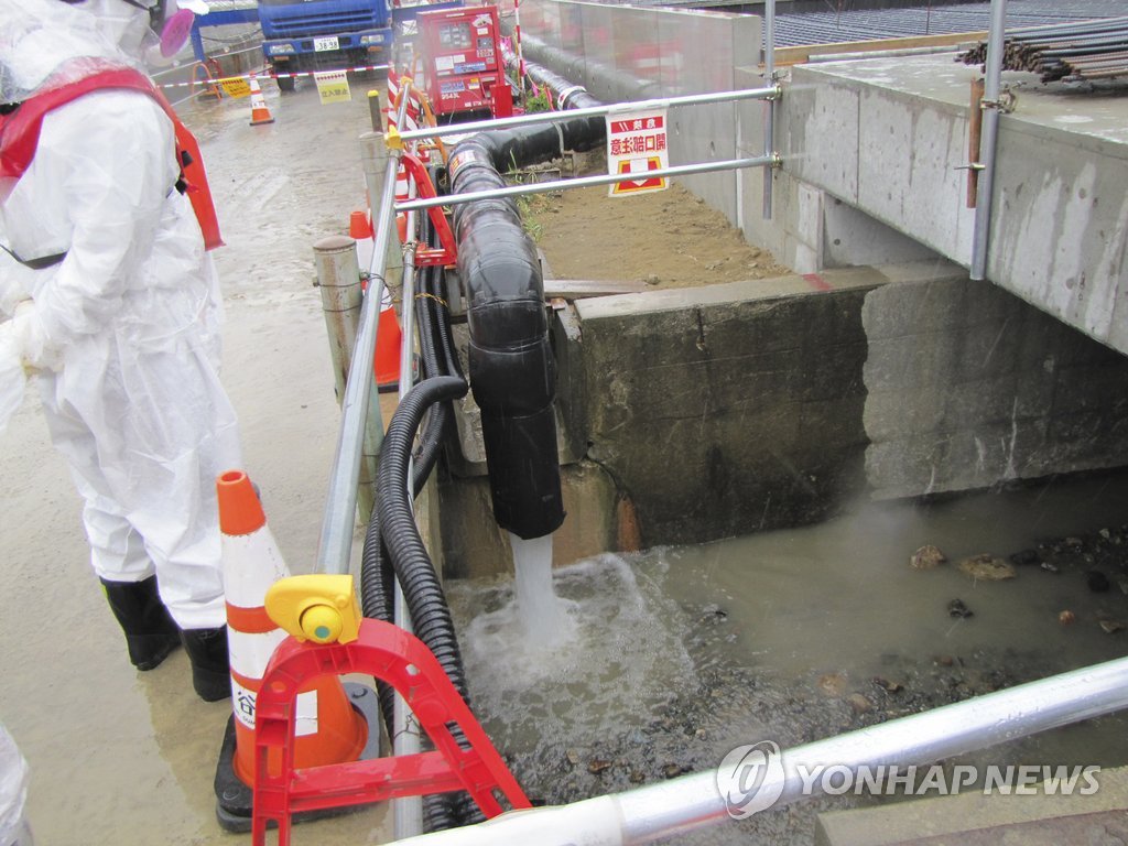 
일본 후쿠시마 제1원전의 지하수가 지난 5월 21일(현지시간) 바다로 첫 방출되고 있다. (AP/도쿄전력=연합뉴스) 