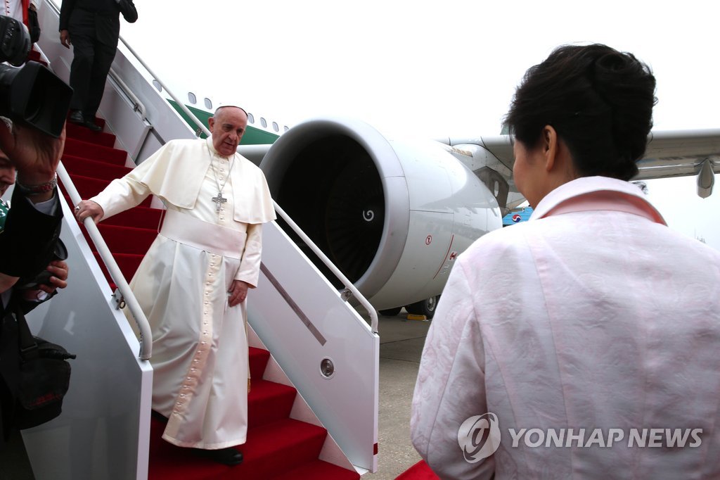 한국 첫발 딛는 프란치스코 교황