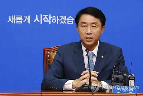 비대위원 발표하는 조정식 사무총장