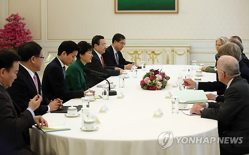 박 대통령, 미국 외교협회 대표단 접견