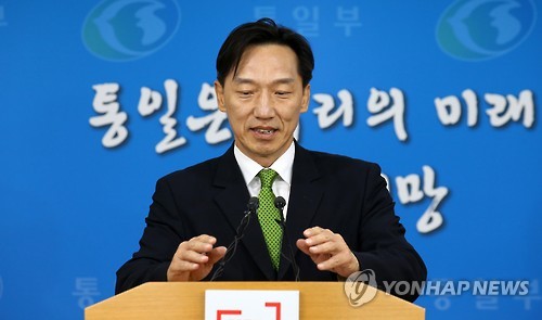남북 적십자 실무접촉 남측 수석대표 이덕행 대한적십자사 실행위원(통일부 통일정책협력관)이 지난 9월 8일 정부서울청사에서 이산가족 상봉 행사 합의와 관련해 브리핑하고 있다. (연합뉴스 자료사진)