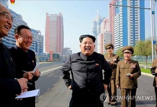 북한 김정은 평양 미래과학자거리 시찰