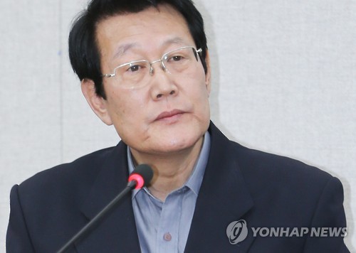 질문받는 천경자 화백 장남 이남훈