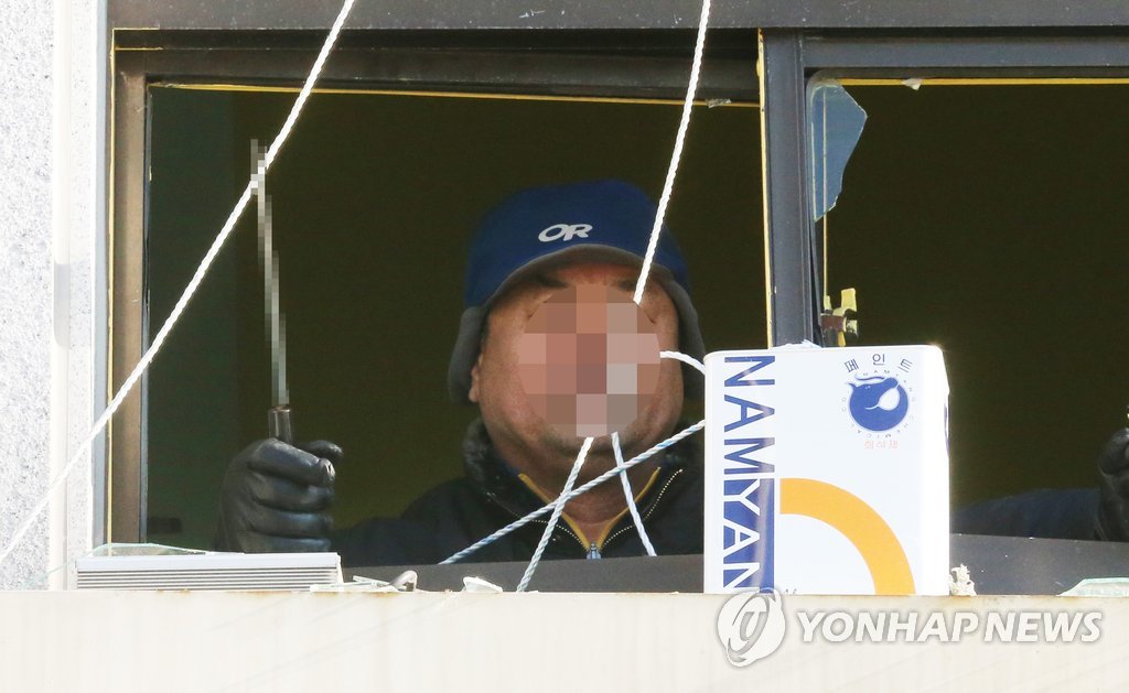 인질극 벌어진 문재인 대표 사무실
