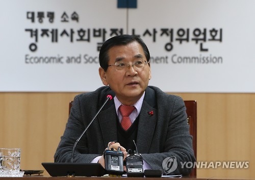 '대타협 파기' 과정 설명하는 김대환 노사정위원장