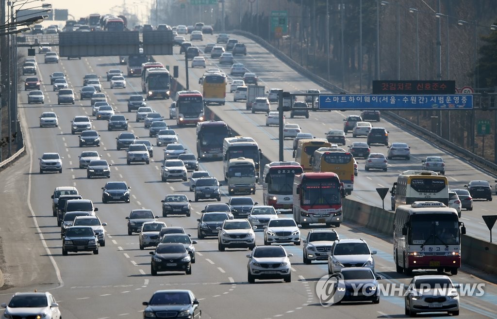 귀경길 정체 절정…부산→서울 6시간10분 소요 - 1