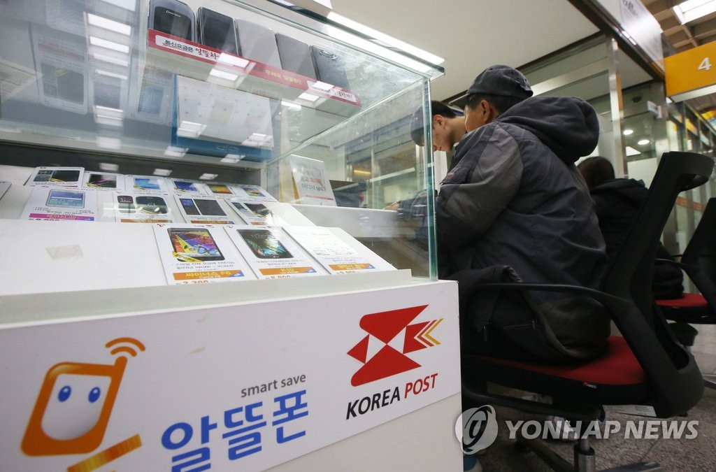 알뜰폰 흥행 지속...일부 제품, 가입 폭주로 일시 판매 중단