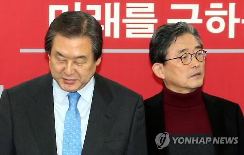 새누리당 김무성 대표(왼쪽)과 새누리당 공직후보자추천관리위(이하 공관위) 이한구 위원장 <<연합뉴스 자료사진>>