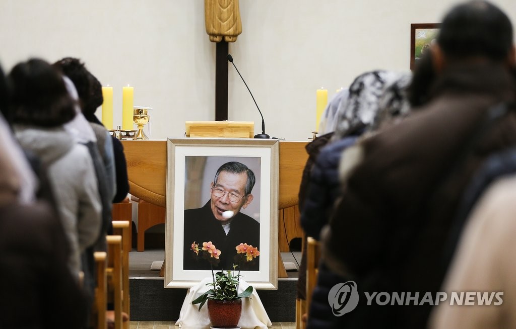 고 김수환 추기경 추모미사 열린 서울성모병원
