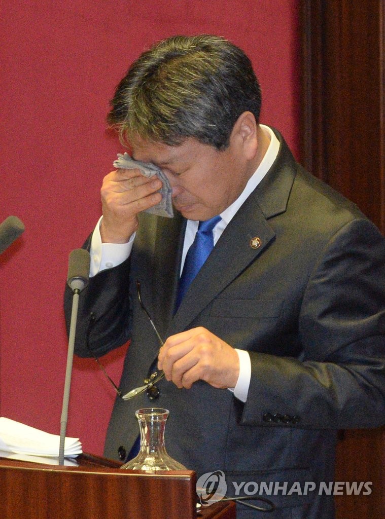 공천배제에도 무제한 토론 참석한 강기정의 울음