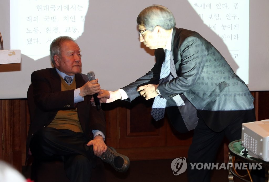 조순 전 부총리 '복지 증대와 지속 성장 조건' 강연
