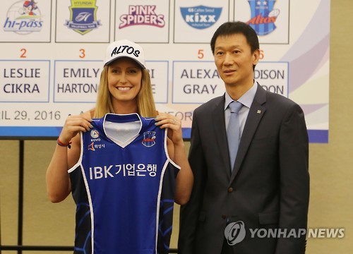 여자 프로배구 IBK기업은행 이정철 감독과 새 용병 킹던