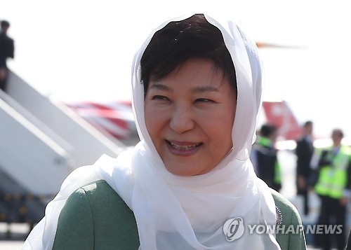 밝은 표정의 박 대통령