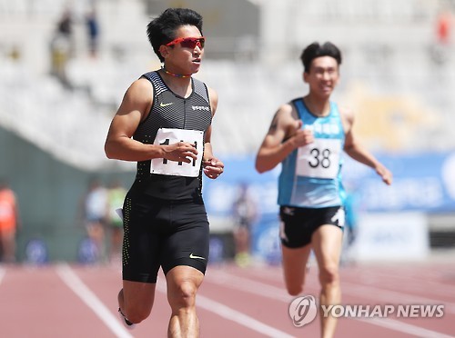 결승선 통과하는 김국영