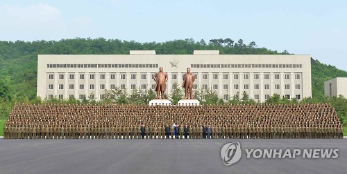 北김정은, 국방종합대학 현지지도