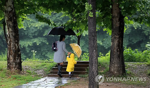 <날씨> 전국 흐리고 소나기…제주 장마 영향 벗어나(30일) - 1
