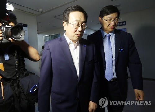 표정 굳은 서병수 부산시장