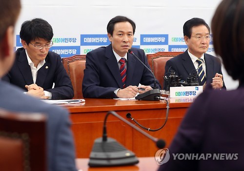 발언하는 우상호