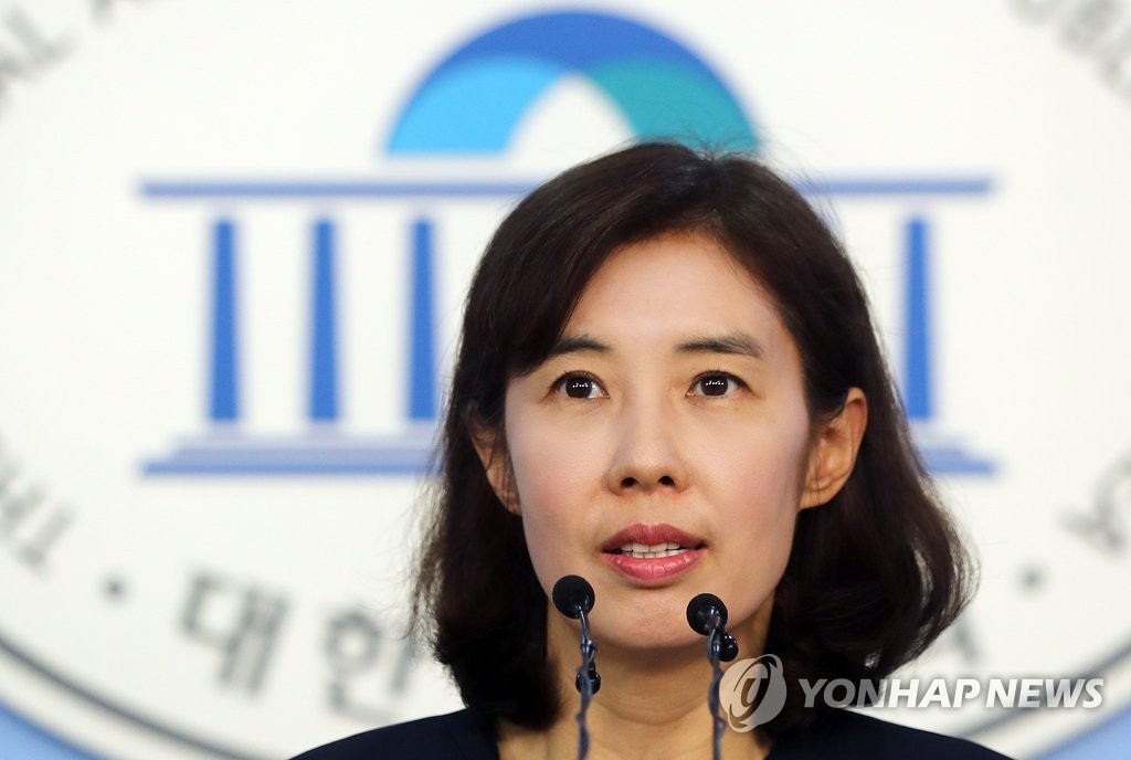 브리핑 하는 더민주 박경미 신임 대변인