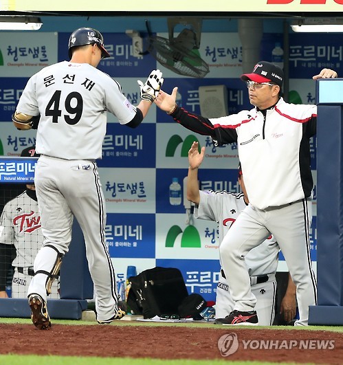 축하받는 문선재
