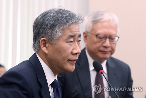 엇갈린 두 의견