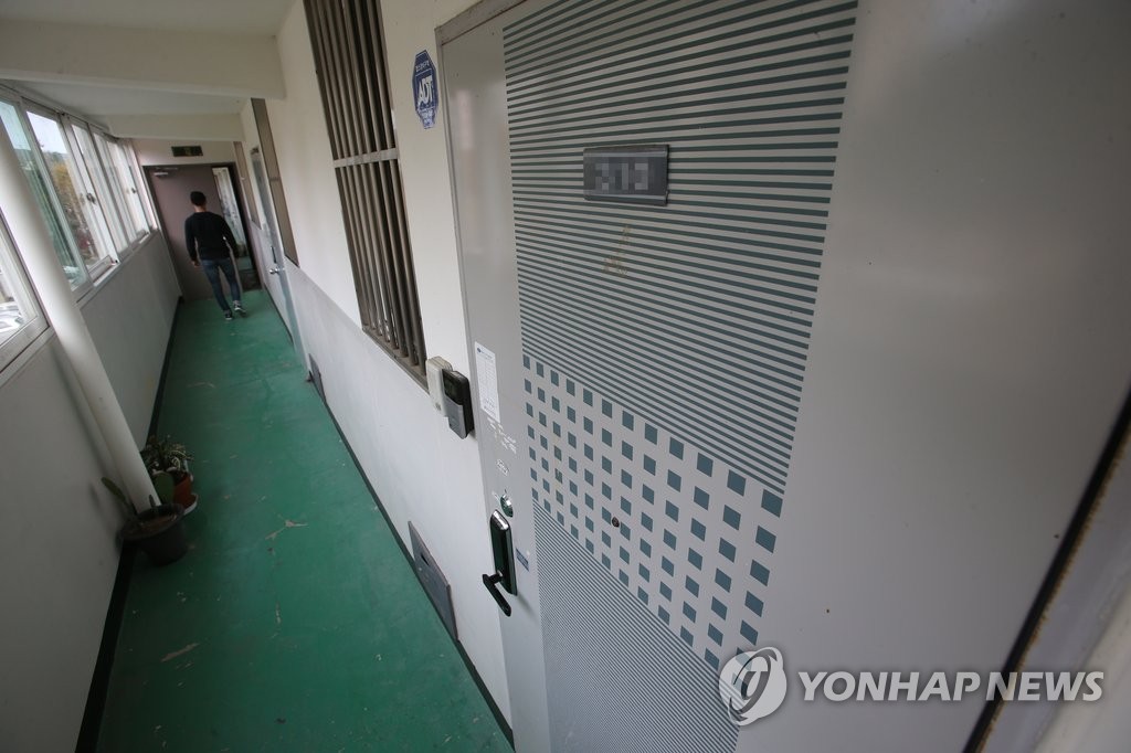 최순실 전 남편 정윤회 거주 아파트 '정적'