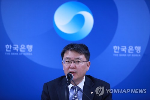 통화신용정책 설명하는 윤면식 부총재보