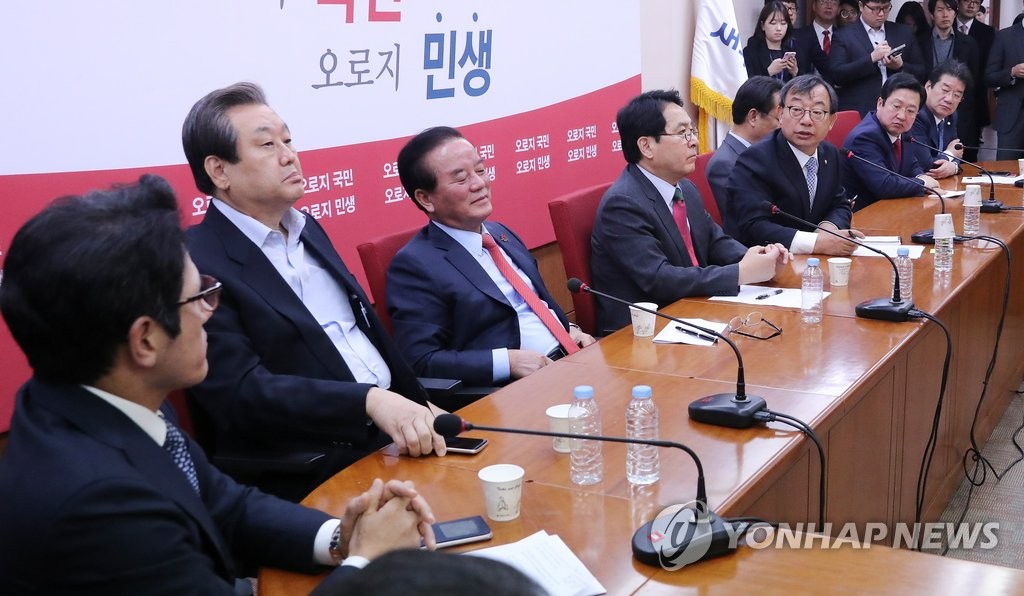 언쟁 벌이는 이정현-정병국