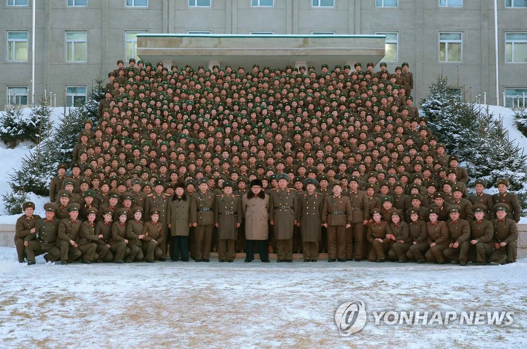 김정은, 또 군부대 시찰…이달 들어 여섯 번째
