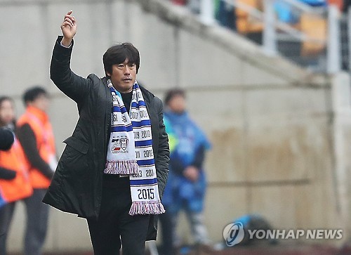 작전 지시하는 서정원 감독