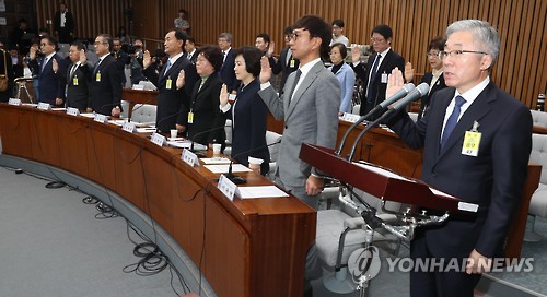 선서하는 국조특위 증인들